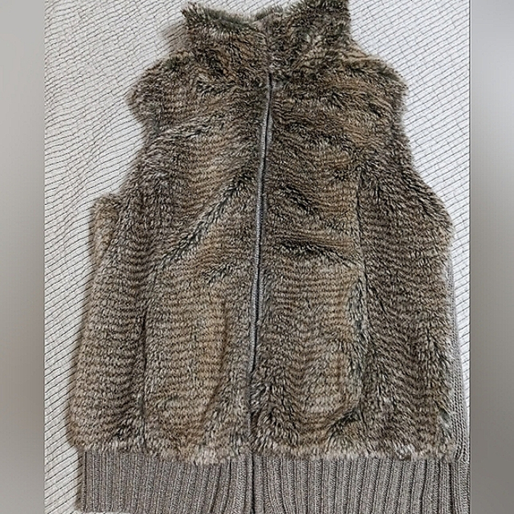 FUDA Faux Fur Vest in Brown and Gray Small/runs bigger Fits Med.